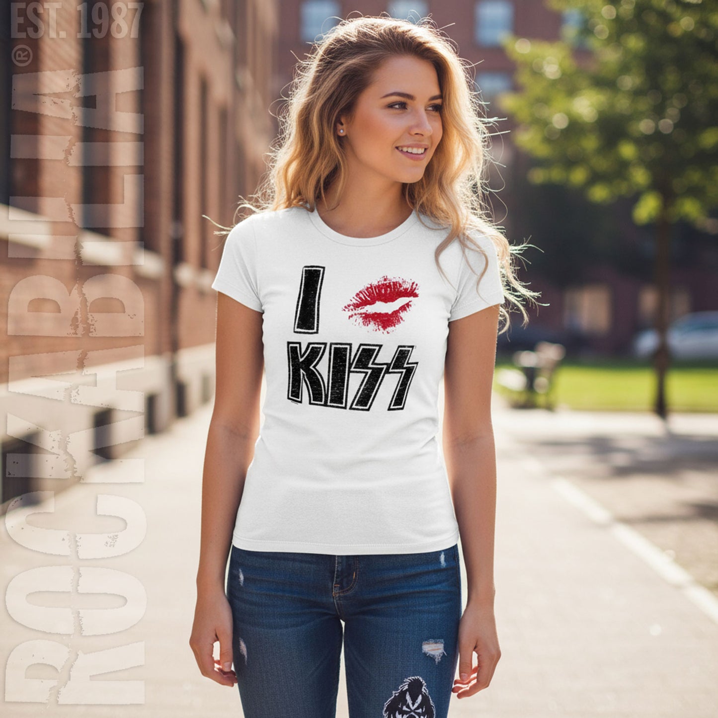 I Lips Kiss Scoop Neck Junior Top